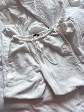 Brandy Melville White Elastic Waist Sweatpants